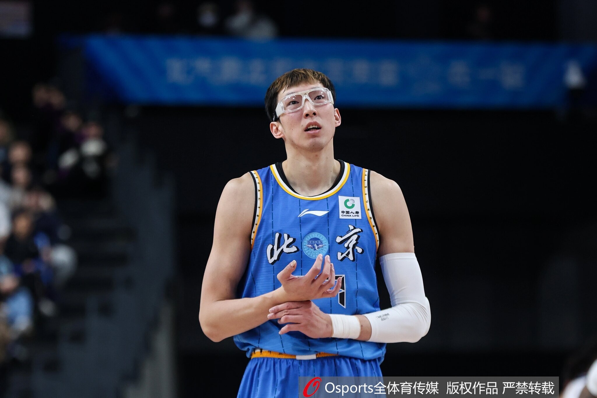 华体会官网入口-难救主！周琦4中4拿到13分10板 罚球8中5